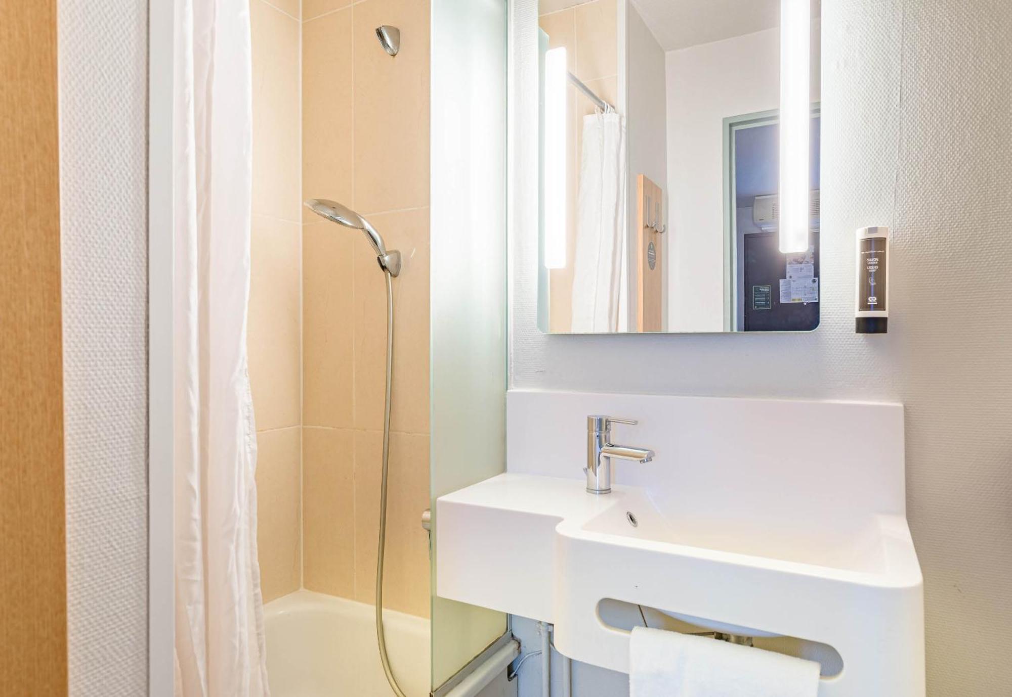 B&B Hotel Tours Sud Жу-ле-Тур Экстерьер фото